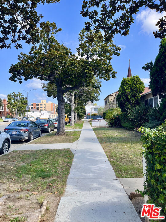 11768 Gateway Boulevard - Photo 15