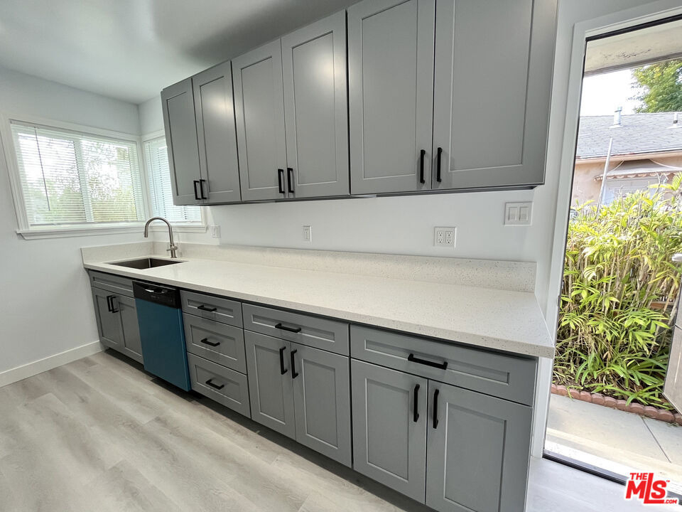 11768 Gateway Boulevard - Photo 2