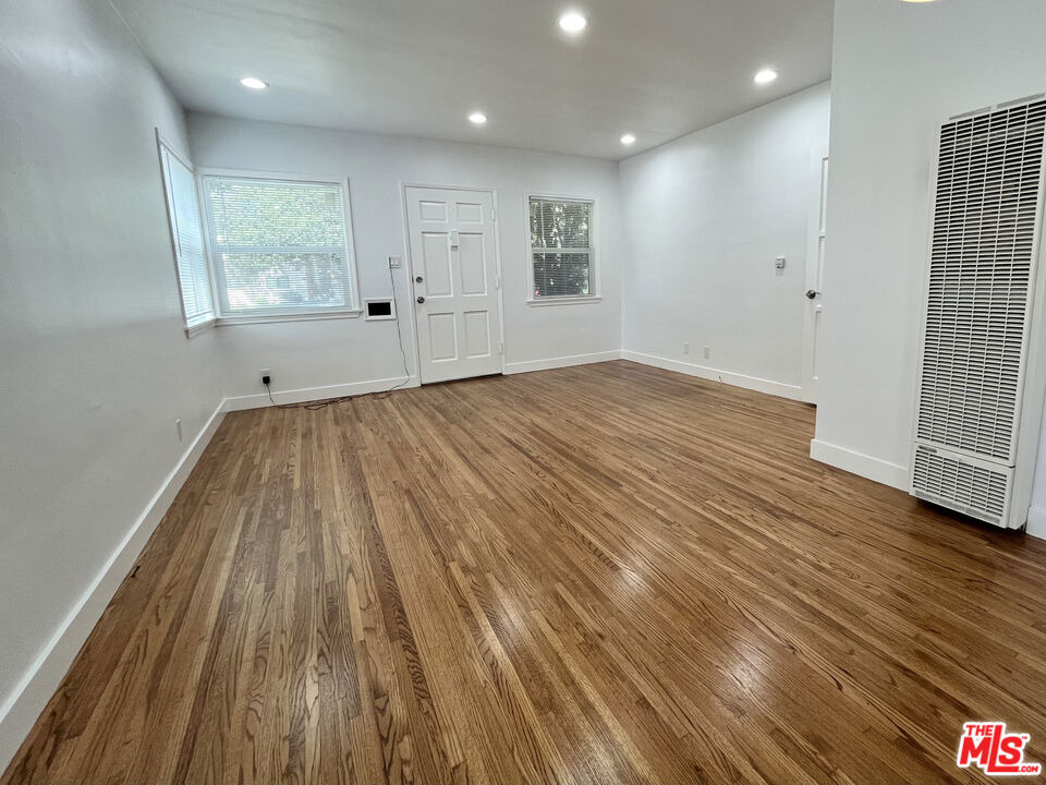 11768 Gateway Boulevard - Photo 7