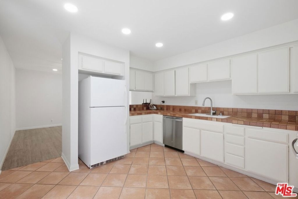 833 N Shadow Lake Drive - Photo 9
