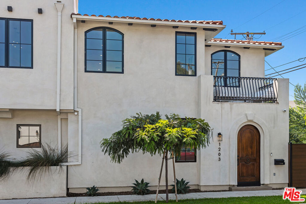 1203 N Vista Street - Photo 0