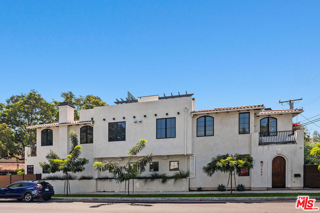 1203 N Vista Street - Photo 1