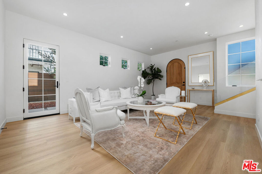 1203 N Vista Street - Photo 5