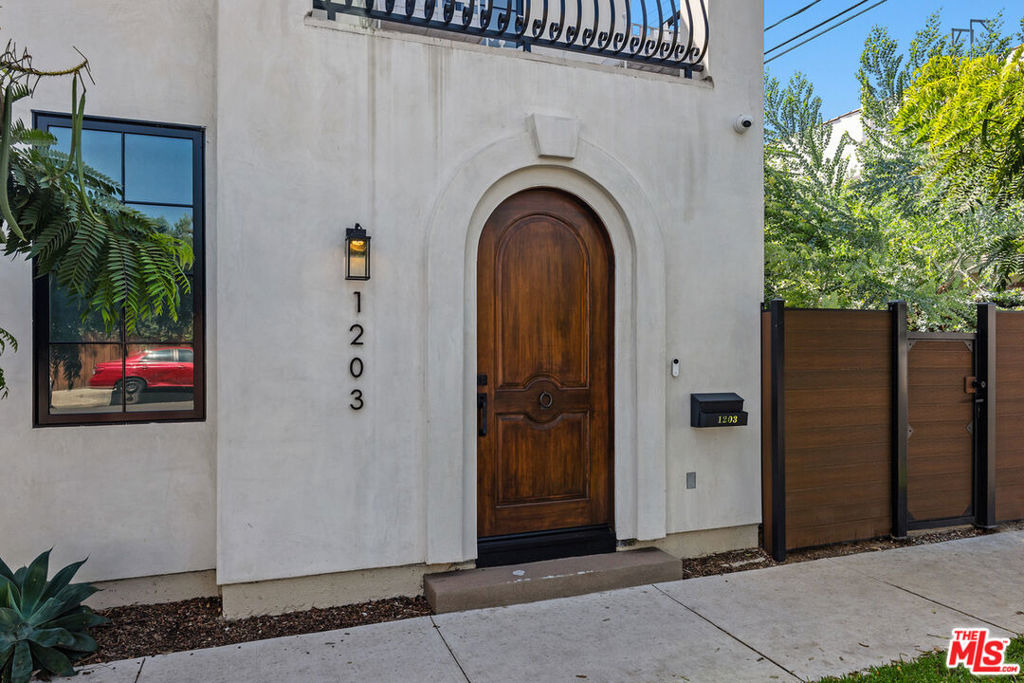 1203 N Vista Street - Photo 2