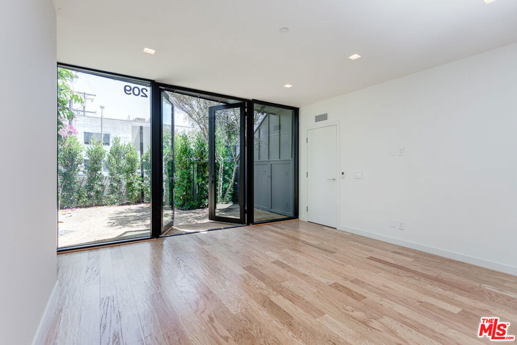 209 Hollister Avenue - Photo 18