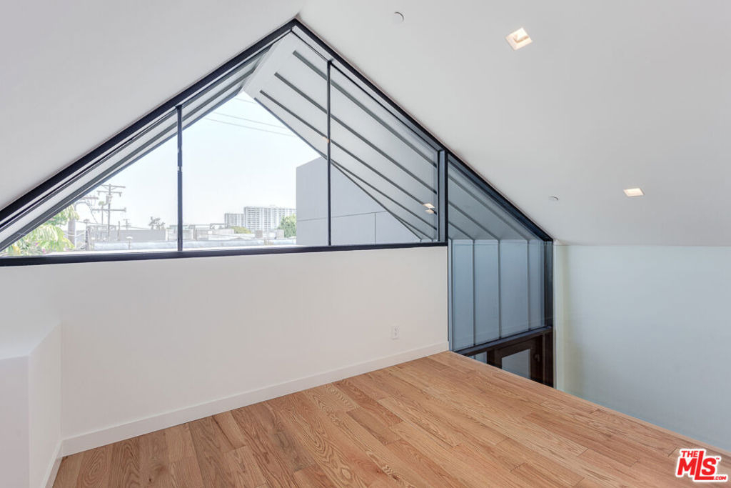 209 Hollister Avenue - Photo 16