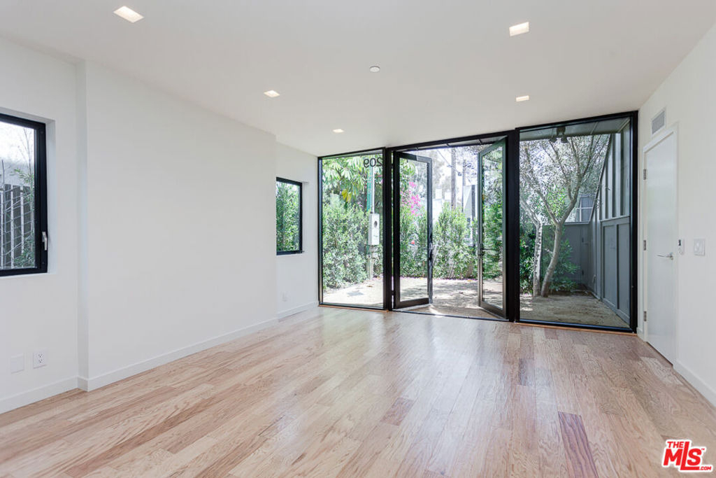 209 Hollister Avenue - Photo 17