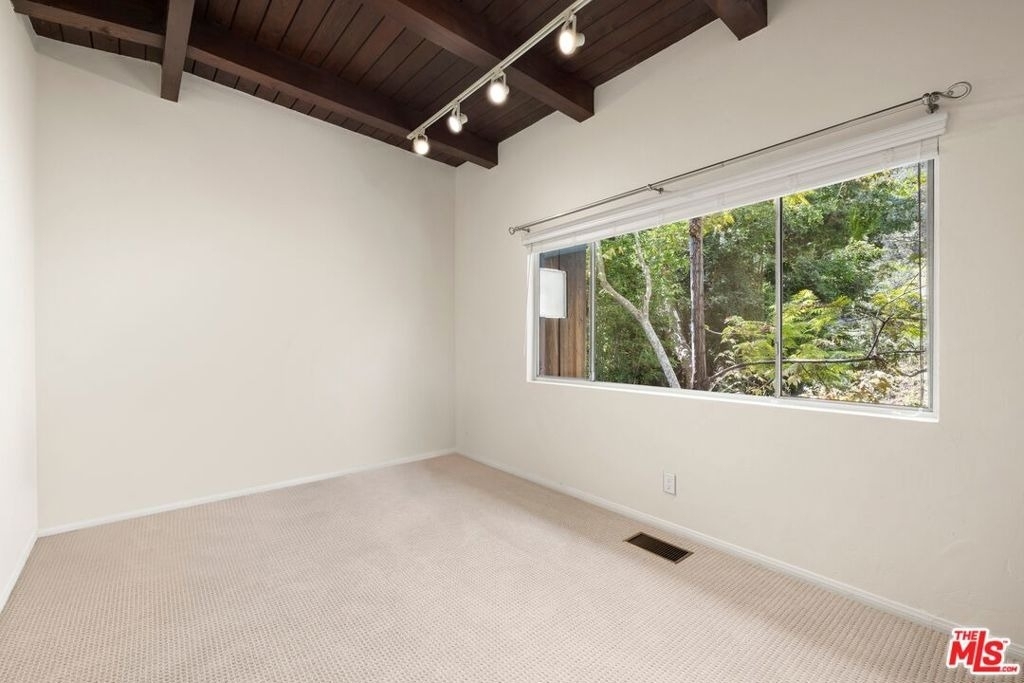 2370 Nichols Canyon Road - Photo 16