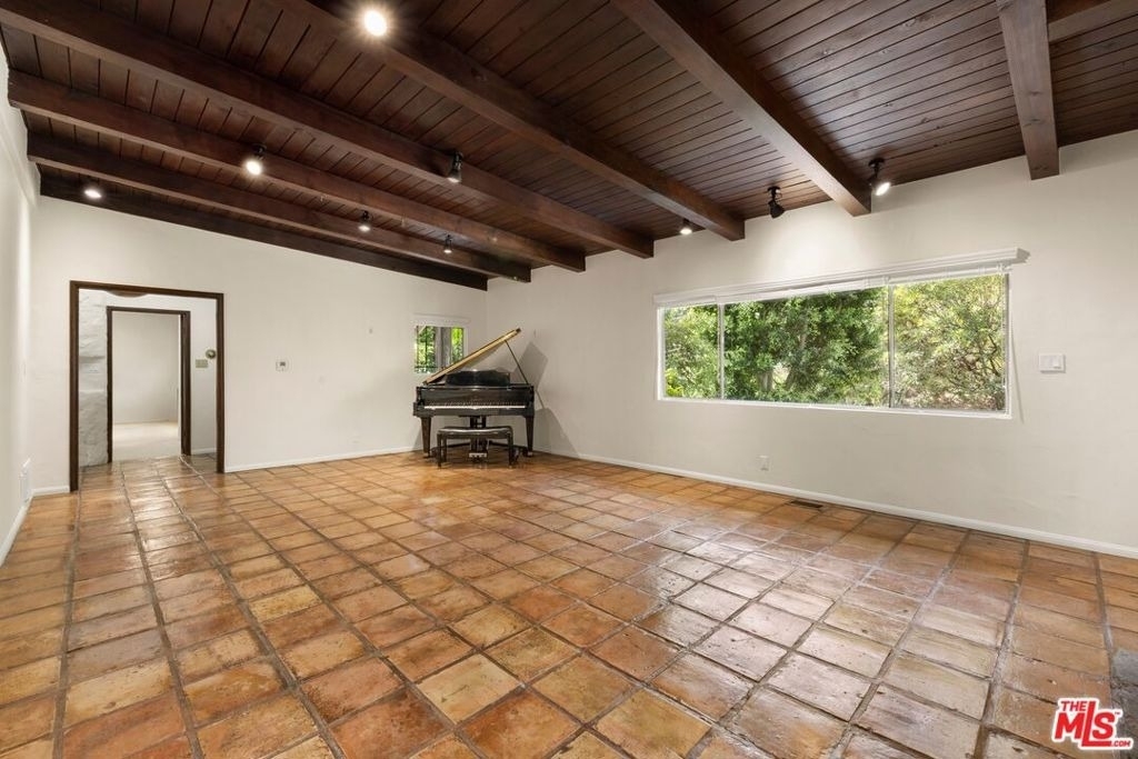 2370 Nichols Canyon Road - Photo 3