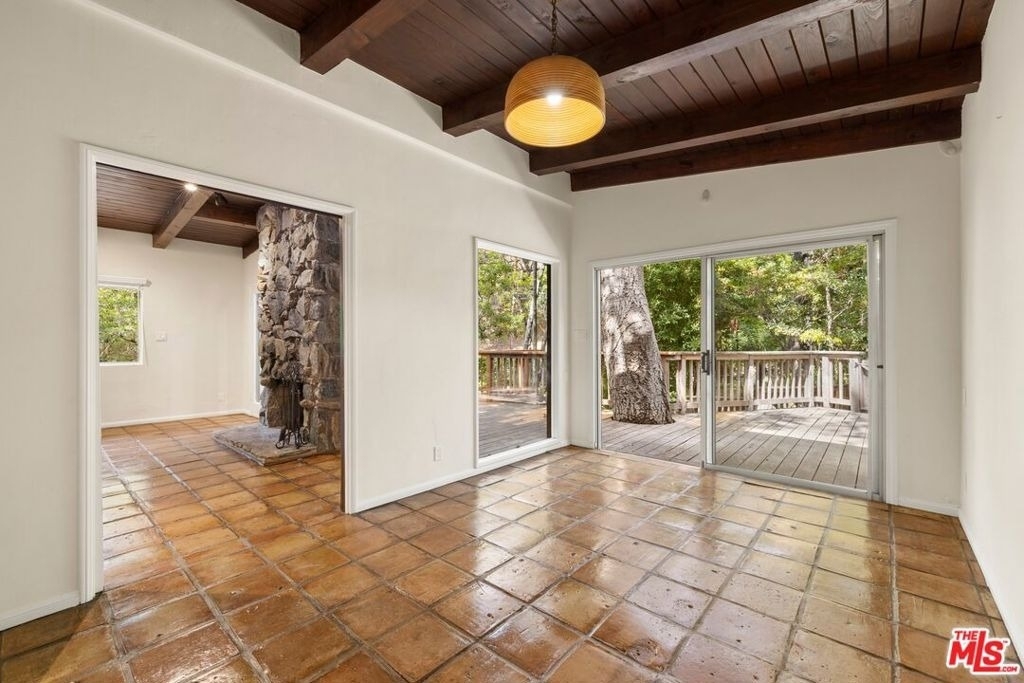 2370 Nichols Canyon Road - Photo 4