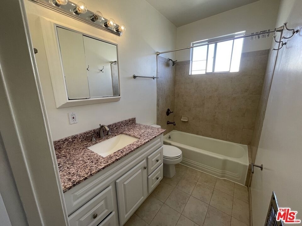 1241 17th Street - Photo 4