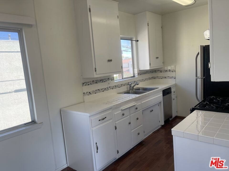 1241 17th Street - Photo 3