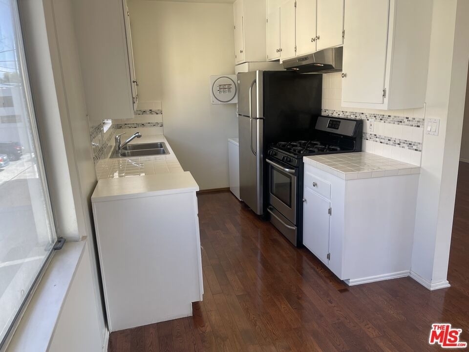 1241 17th Street - Photo 2