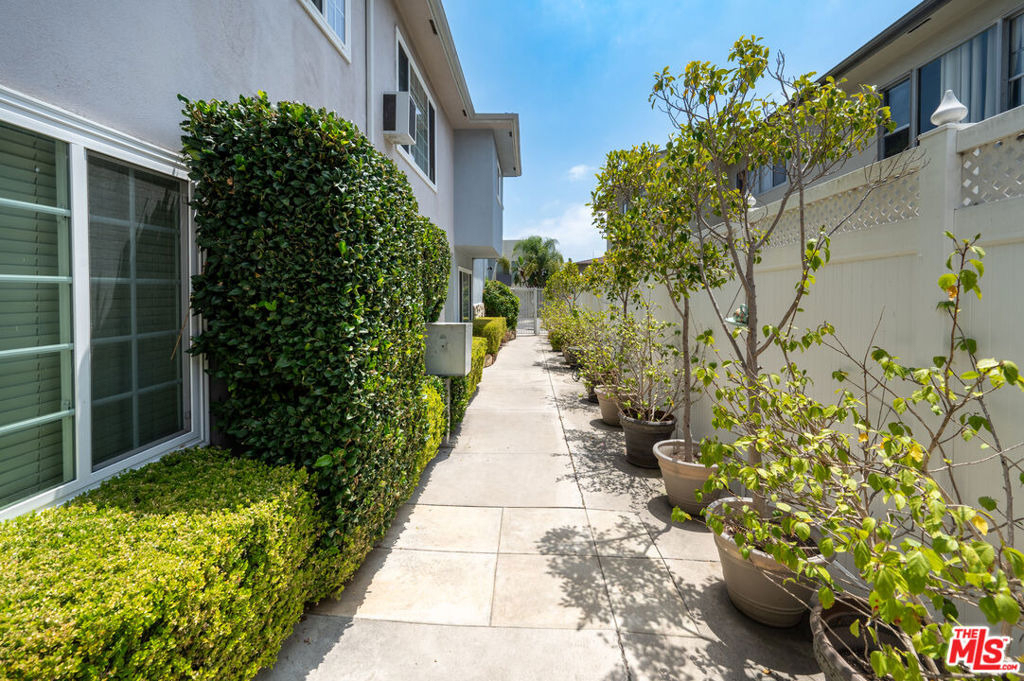 1937 S Shenandoah Street - Photo 8