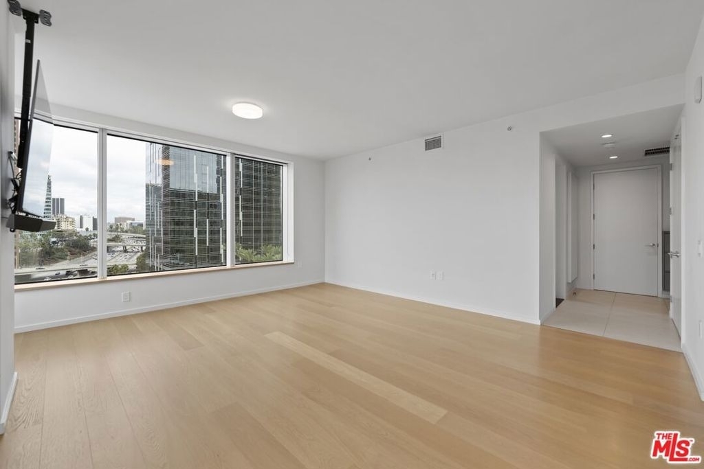 889 Francisco Street - Photo 4