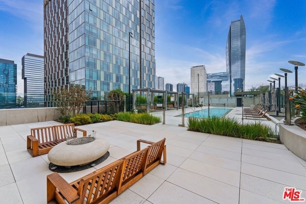 889 Francisco Street - Photo 29
