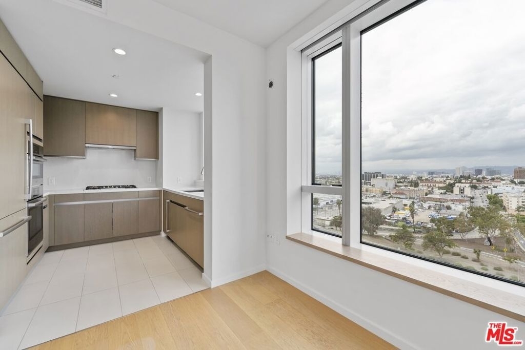889 Francisco Street - Photo 9