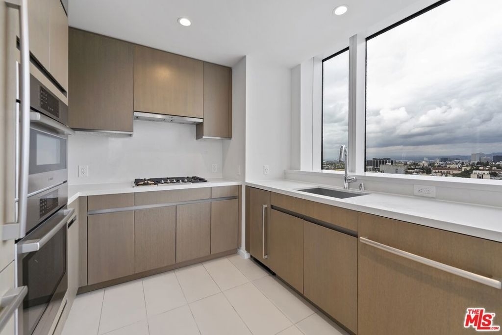 889 Francisco Street - Photo 8