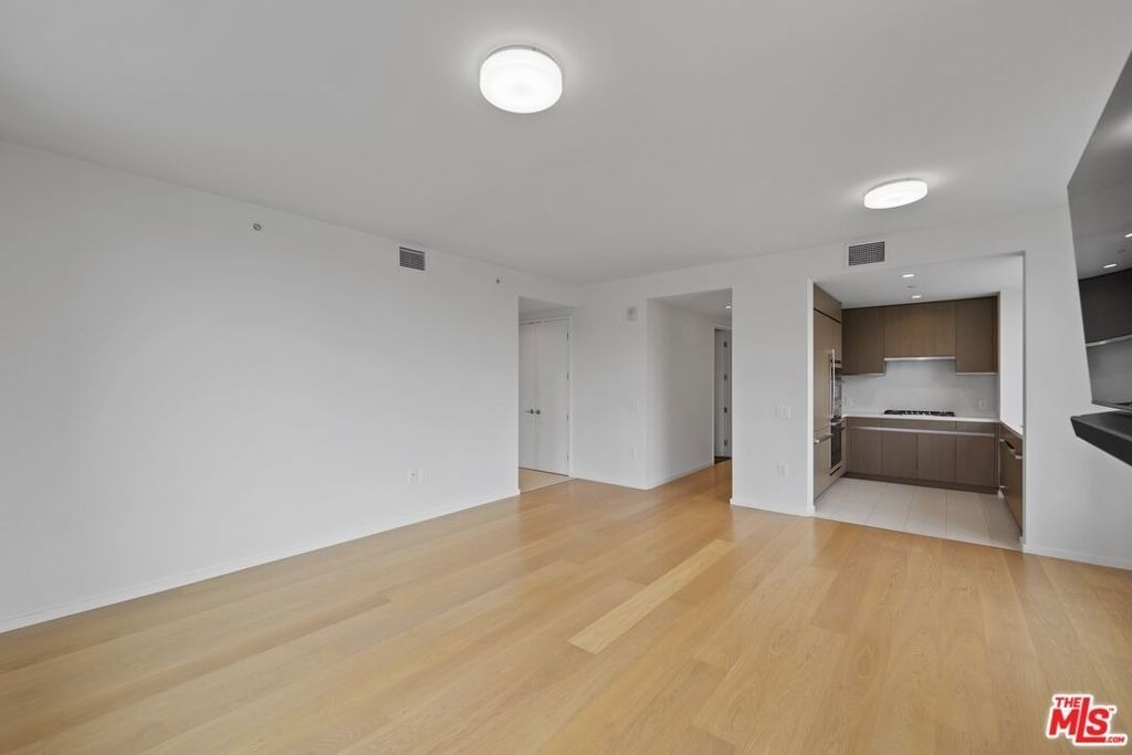 889 Francisco Street - Photo 5