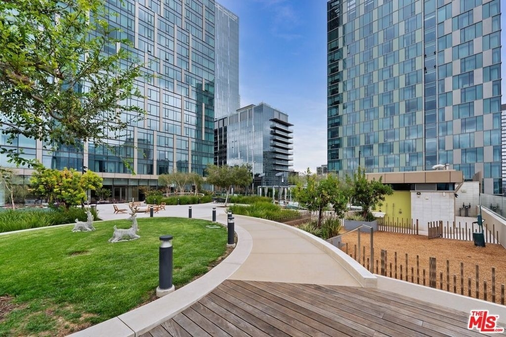 889 Francisco Street - Photo 30