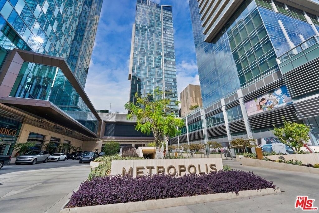 889 Francisco Street - Photo 0