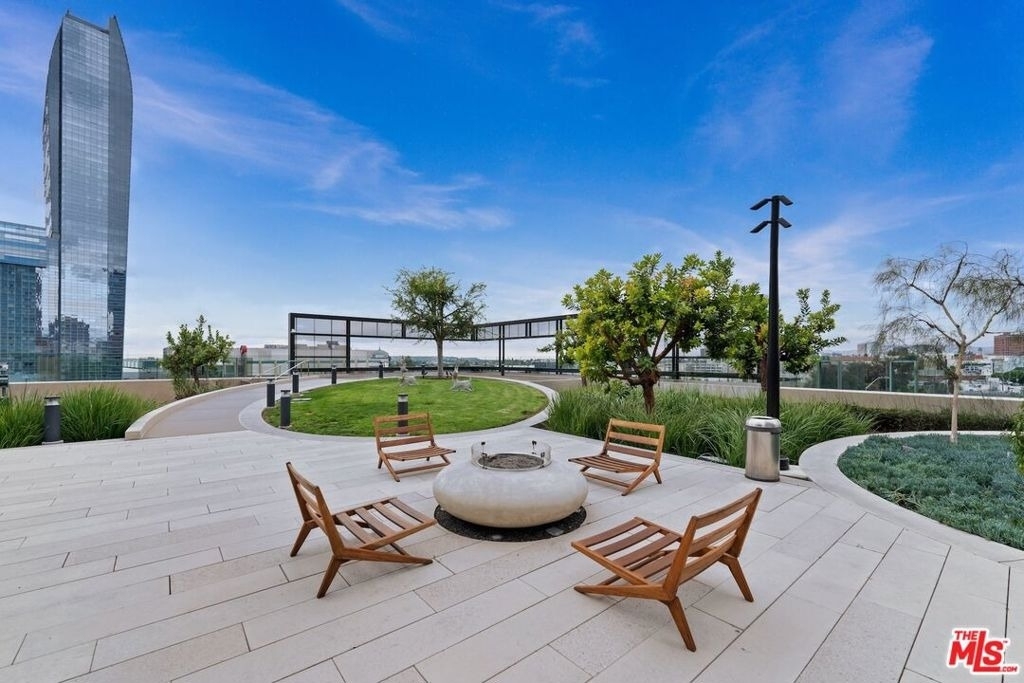 889 Francisco Street - Photo 32