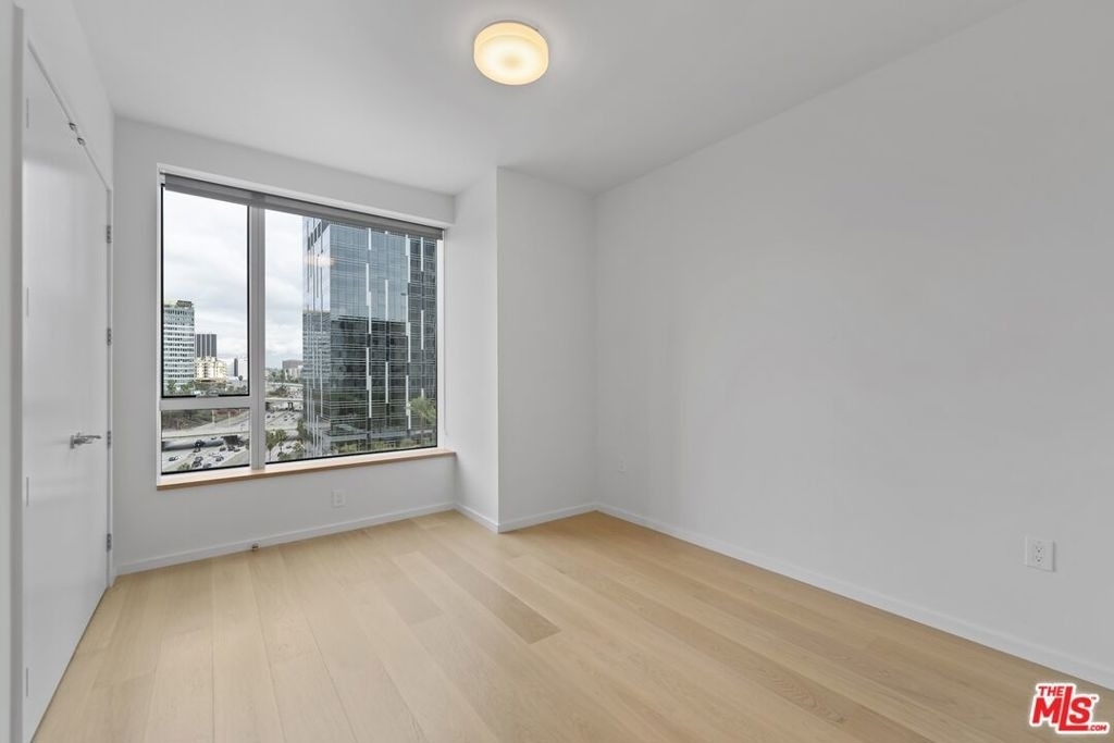889 Francisco Street - Photo 15