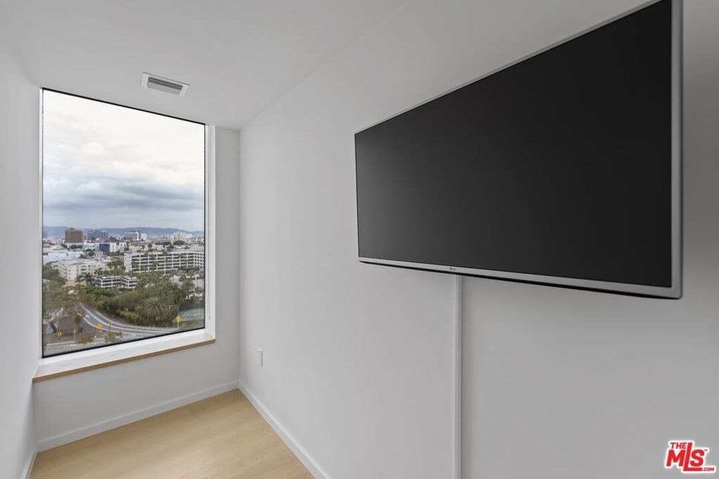 889 Francisco Street - Photo 11