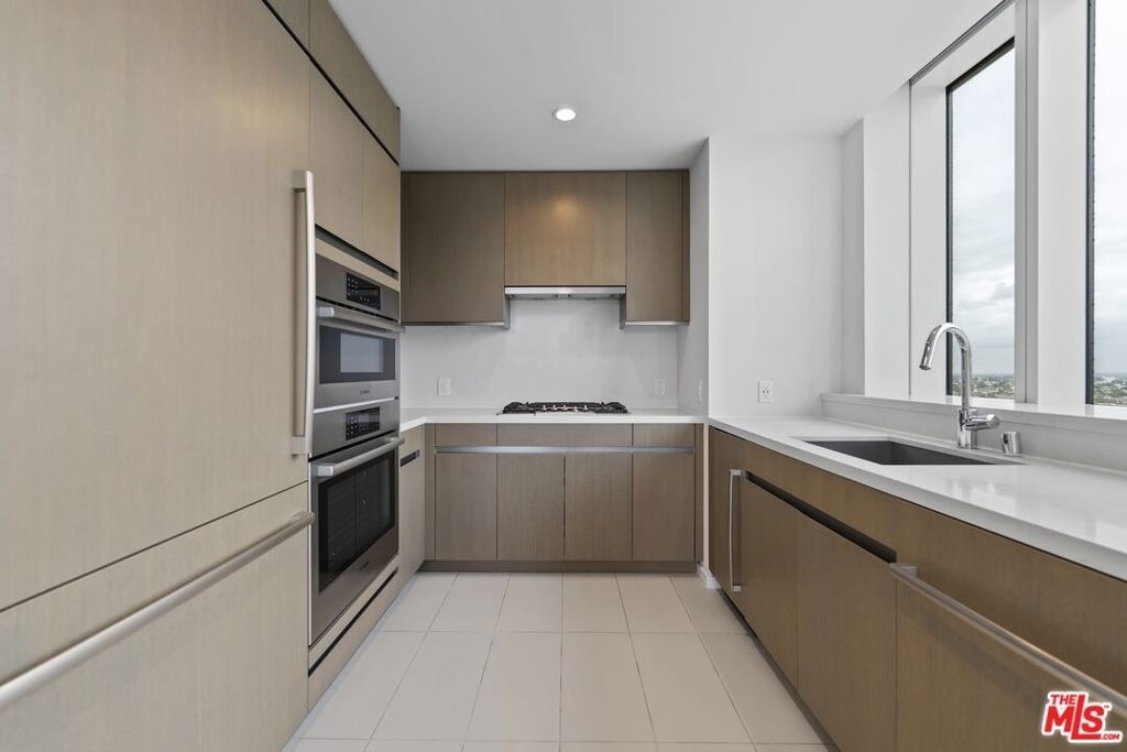 889 Francisco Street - Photo 6