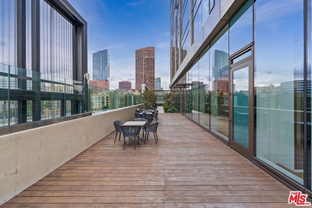 889 Francisco Street - Photo 33