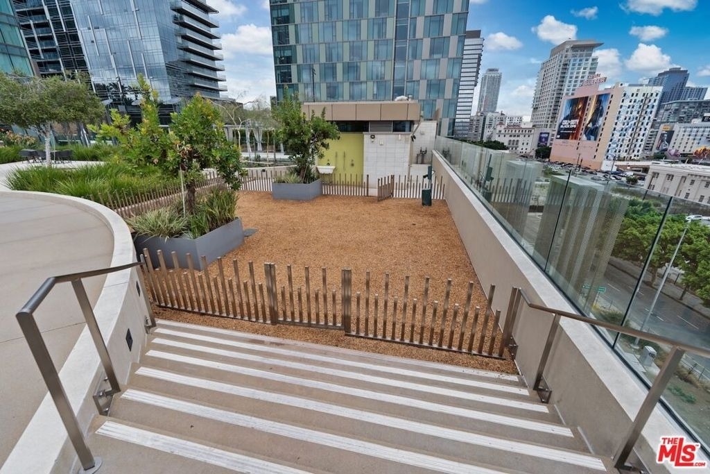 889 Francisco Street - Photo 27