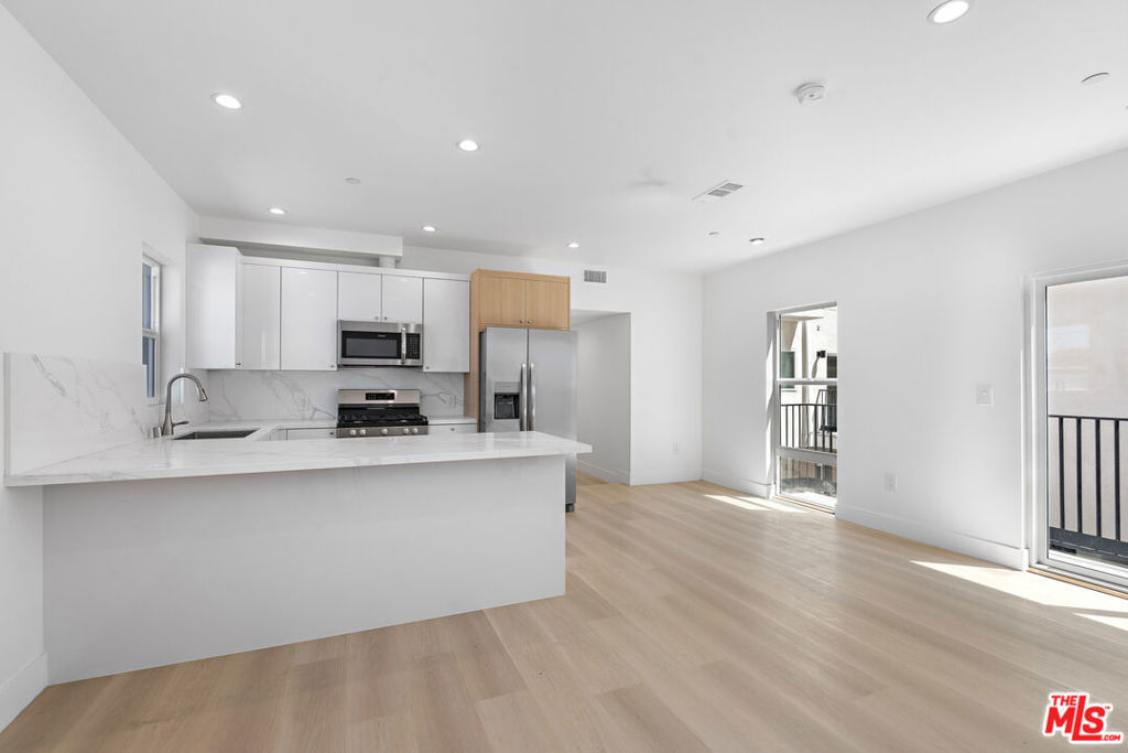 10965 Calvert - Photo 6