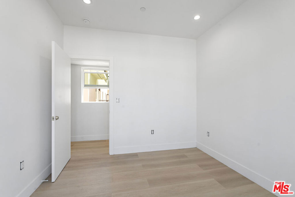10965 Calvert - Photo 9
