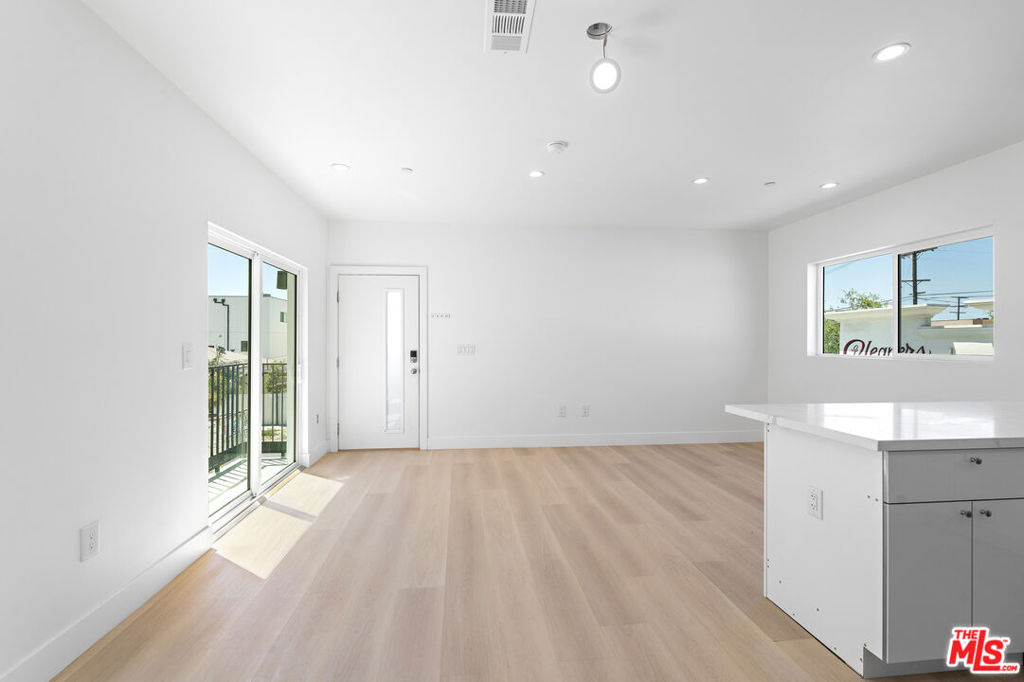 10965 Calvert - Photo 8