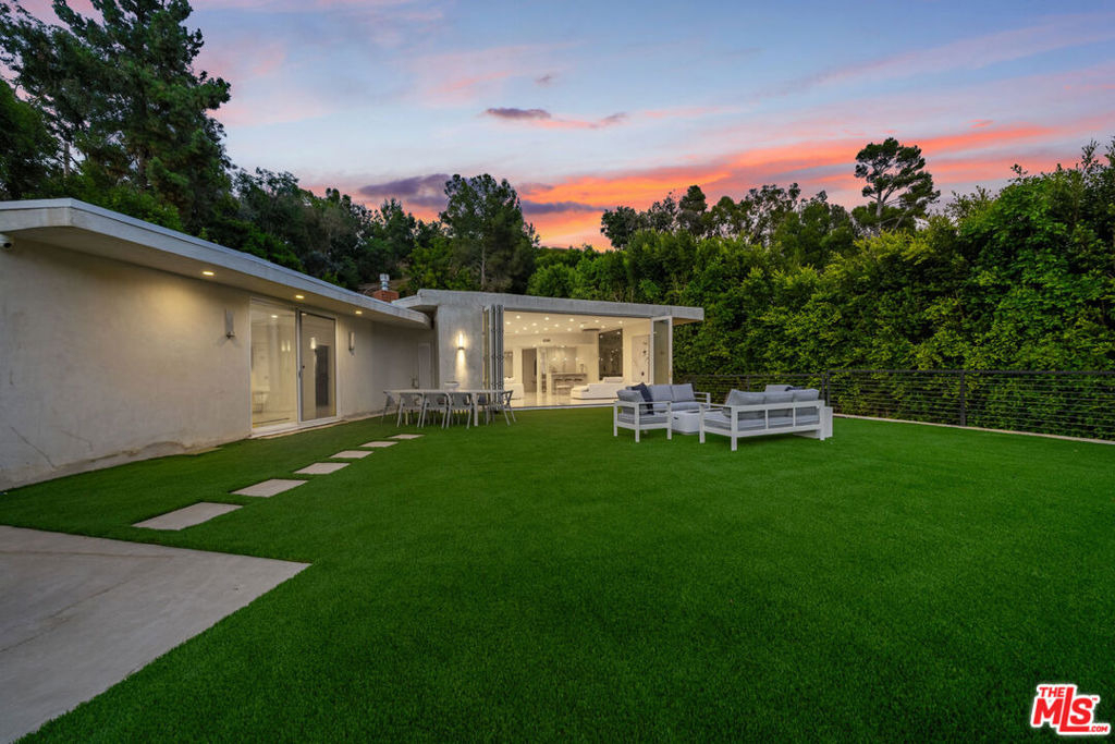 1040 Montego Drive - Photo 4