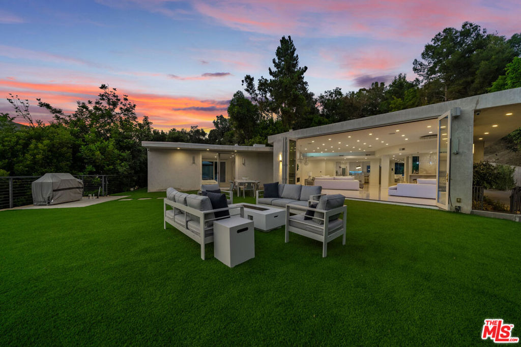 1040 Montego Drive - Photo 2