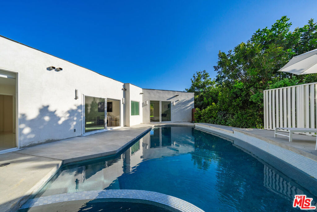 1040 Montego Drive - Photo 7