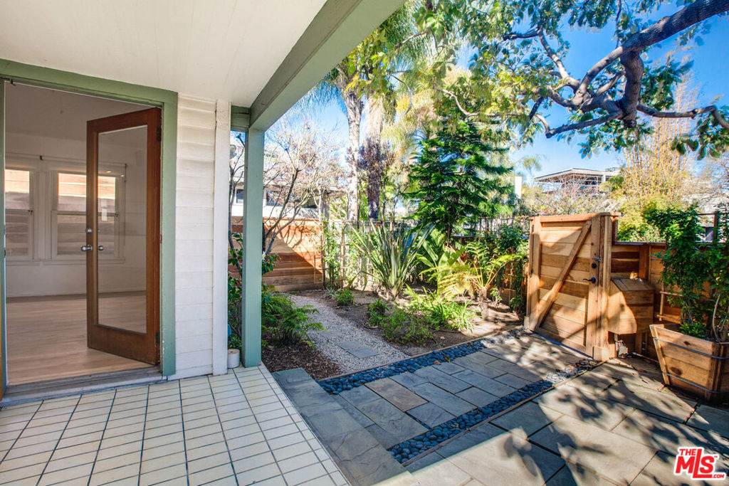1548 Cabrillo Avenue - Photo 5