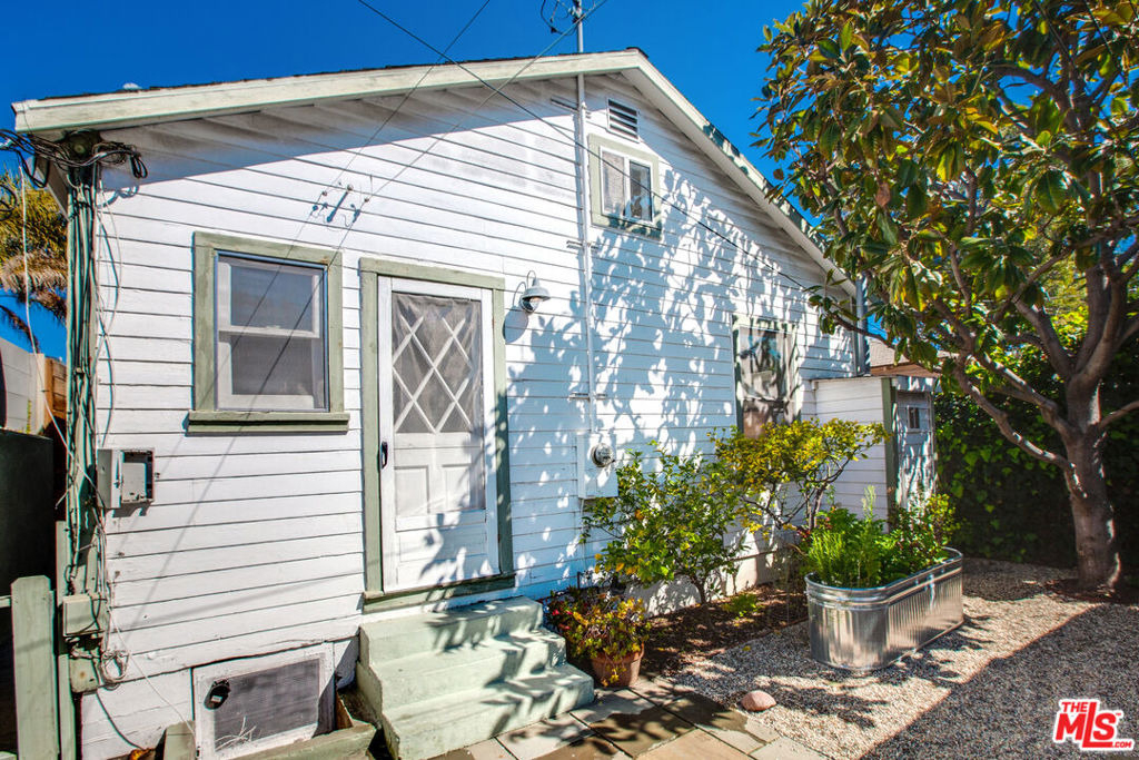 1548 Cabrillo Avenue - Photo 14