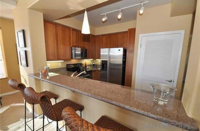330 J St - Photo 2