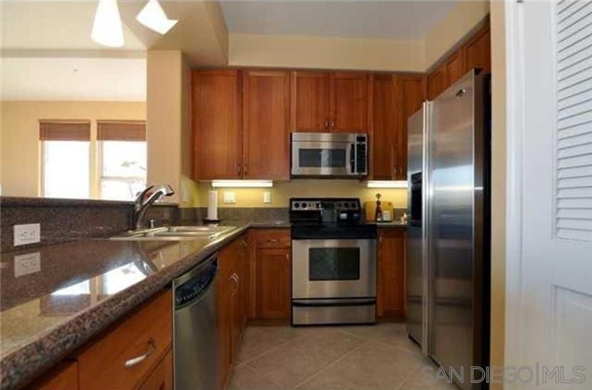 330 J St - Photo 3