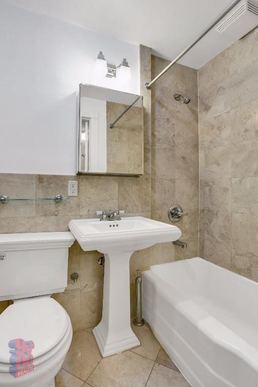 564 Hudson Street - Photo 5