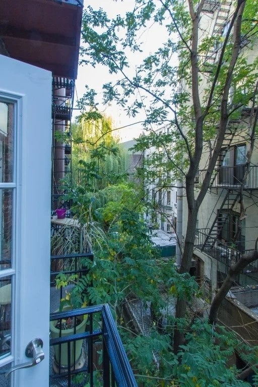 566 Hudson Street - Photo 5