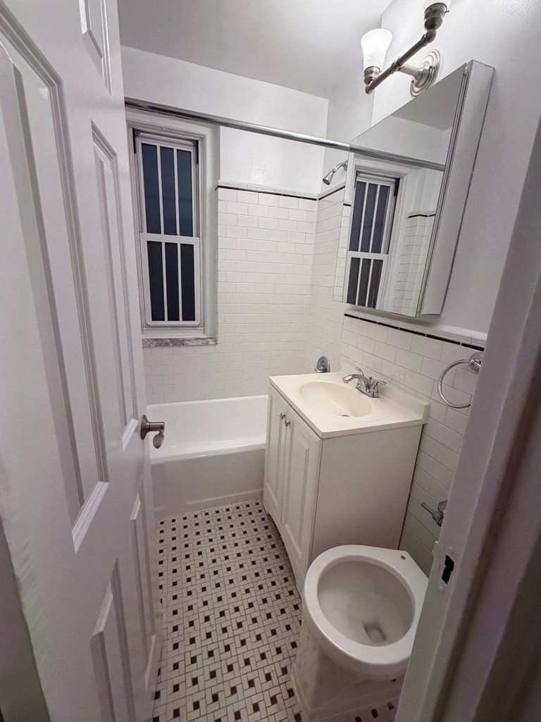 Jane Street - Photo 9