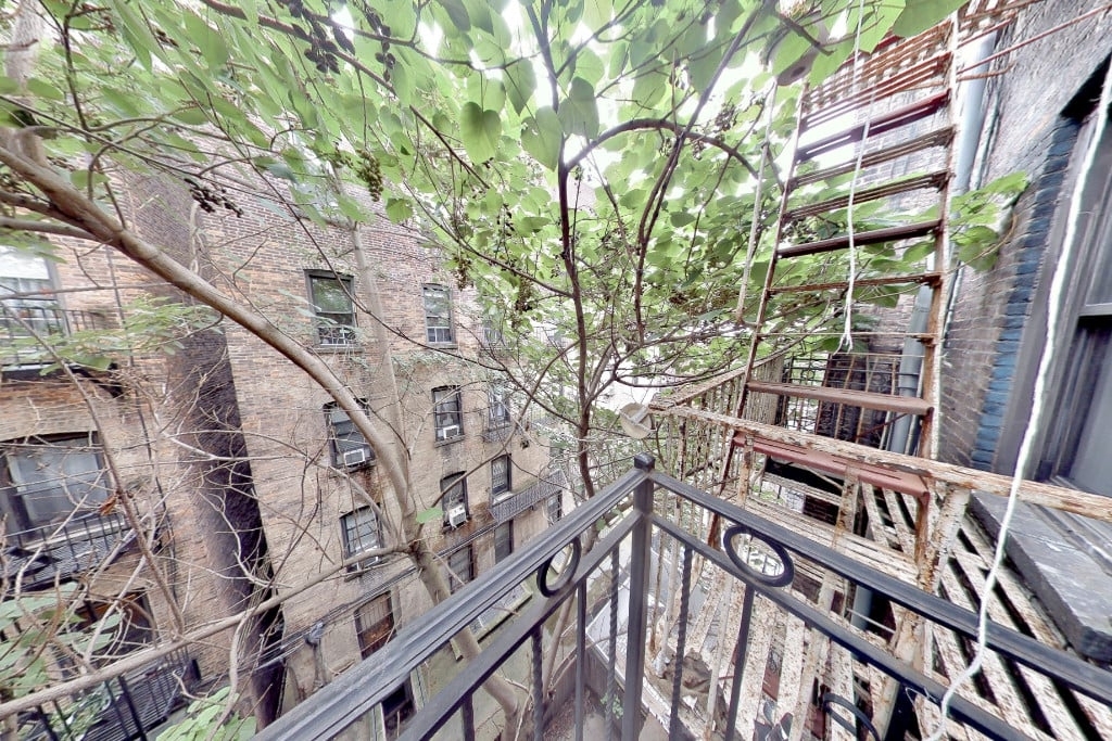 436 West 52nd Street - Photo 2