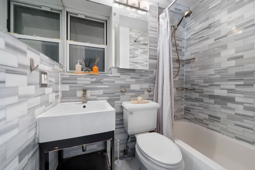 437 West 53rd Street - Photo 7