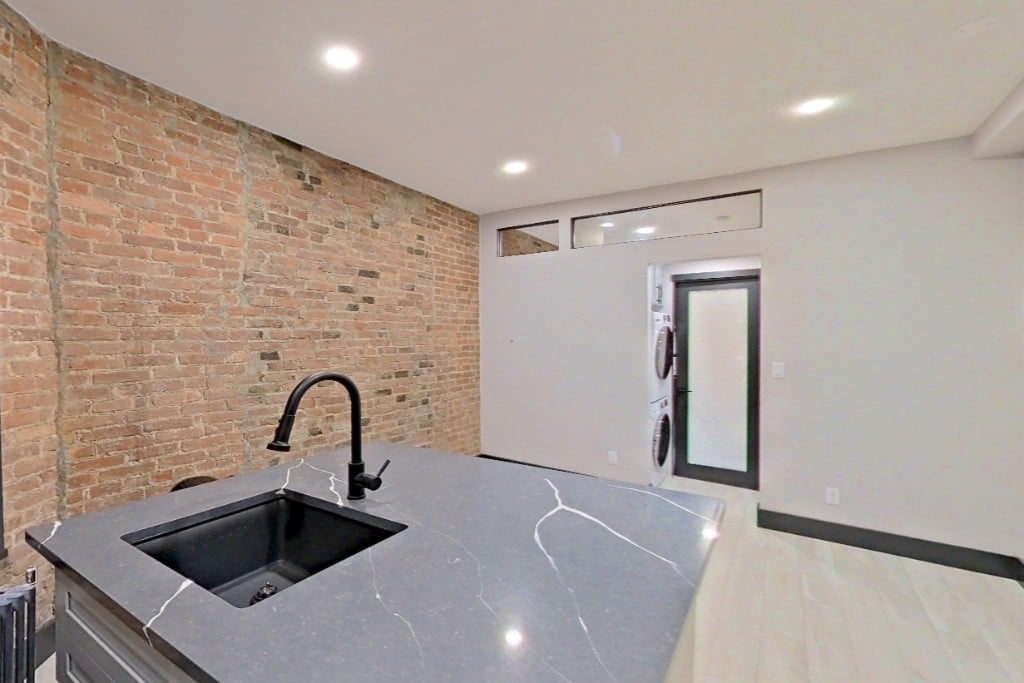 2154 2nd Avenue - Photo 4
