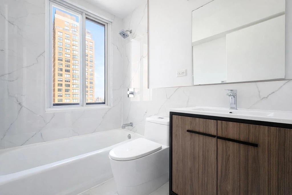 1735 York Avenue - Photo 5