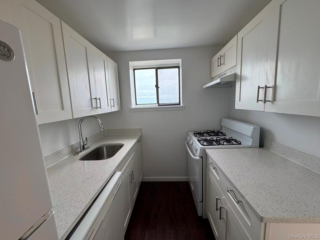 34th Avenue - Photo 3