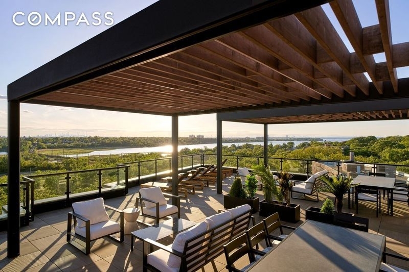 Douglaston Parkway - Photo 8